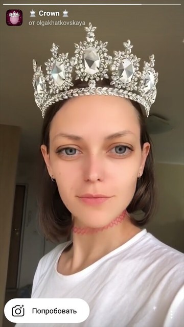 Instagram Maske mit einer Krone
