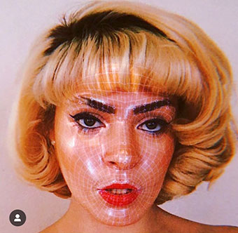 Gesichtsmaske auf Instagram Stories