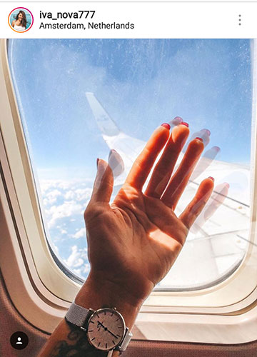 Sommerfoto für Instagram in einem Flugzeug