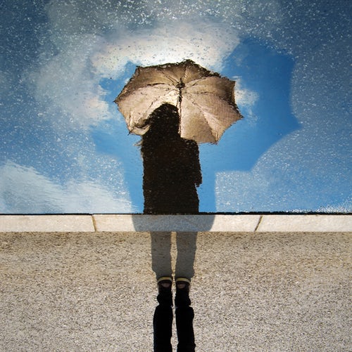 herbst foto ideen für instagram - reflexion mit regenschirm