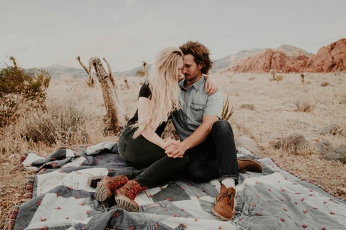 Herbstfoto-Ideen für Instagram - ein Picknick für ein paar Liebende