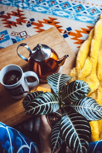 Herbstfoto-Ideen für Instagram - Tee im Bett