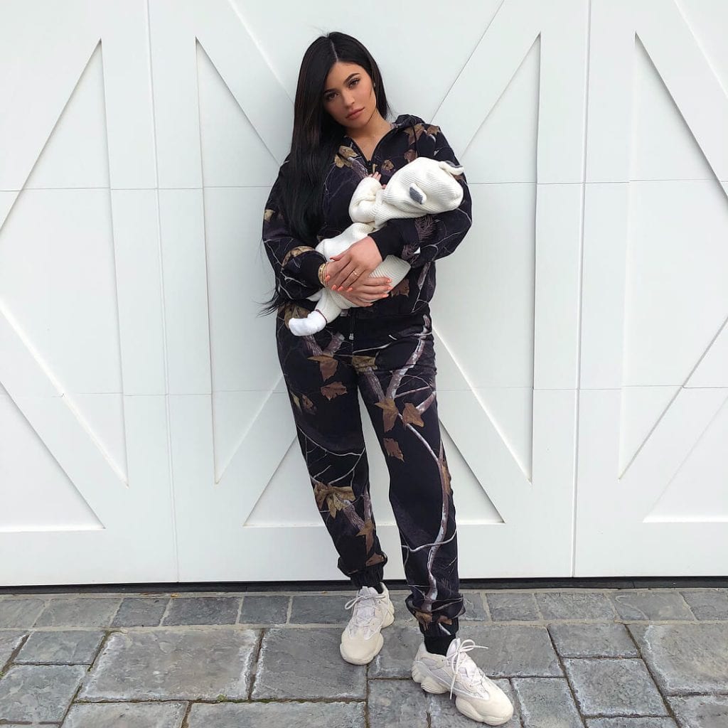 Kylie Jenner mit einer Tochter, die Instagram-Monat wurde