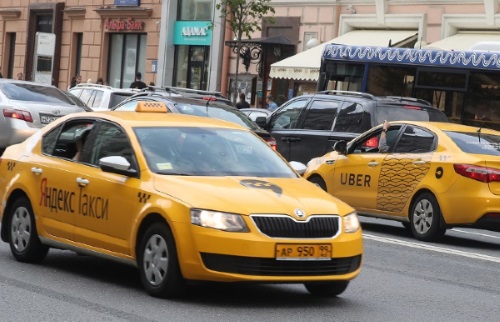 Yandex Taxi und Uber Taxi